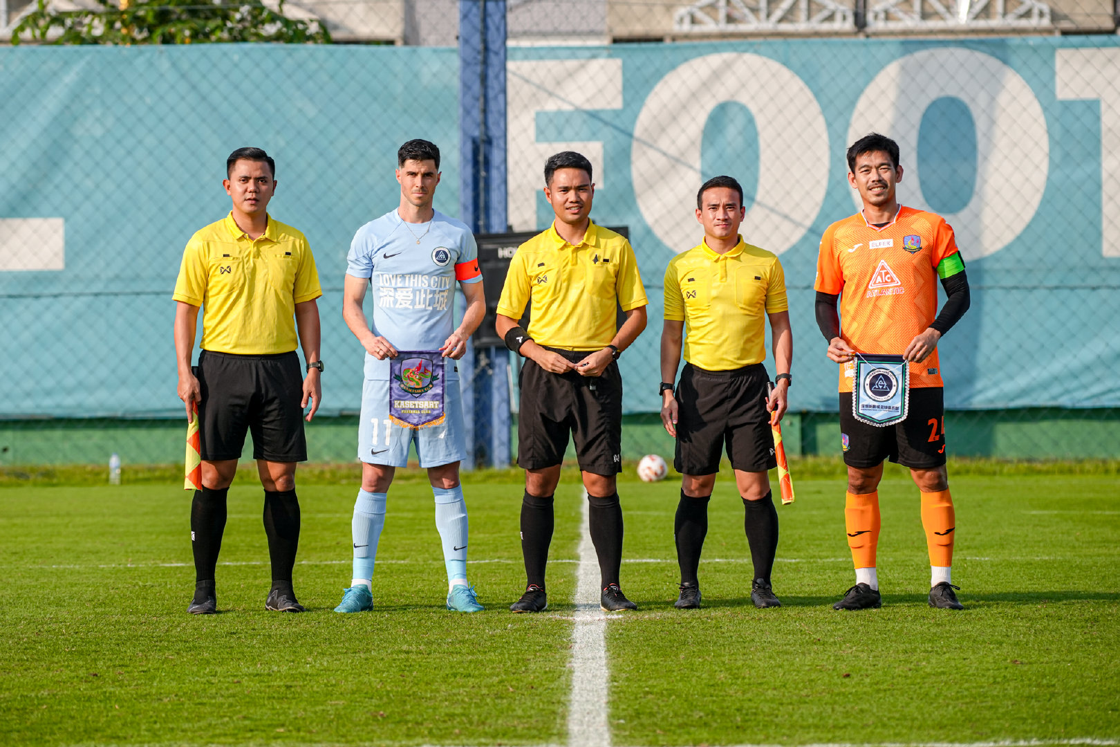 深圳新鵬城4-0戰(zhàn)勝泰甲球隊(duì)泰國(guó)農(nóng)業(yè)大學(xué)，取曼谷冬訓(xùn)首勝